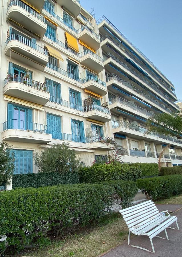 Palais Elisabeth Promenade Des *